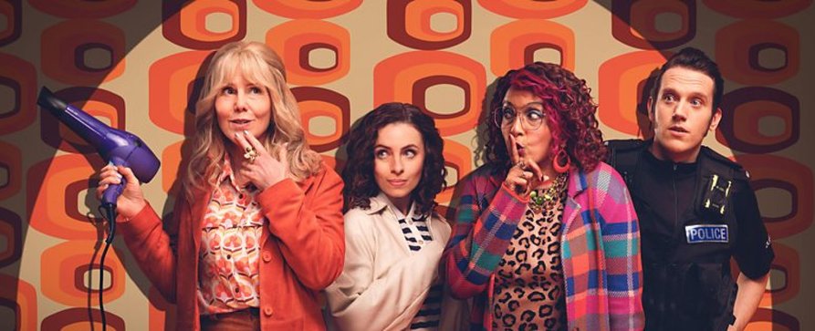 „The Hairdresser Mysteries“: Neue Cozy-Crime-Serie aus England hat Starttermin – Siebzigerjahre, Kleinstadt, ein Friseursalon und Mord – Bild: BBC/Mill Bay Media „The Hairdresser Mysteries“: Neue Cozy-Crime-Serie aus England hat Starttermin – Siebzigerjahre, Kleinstadt, ein Friseursalon und Mord – Bild: BBC/Mill Bay Media