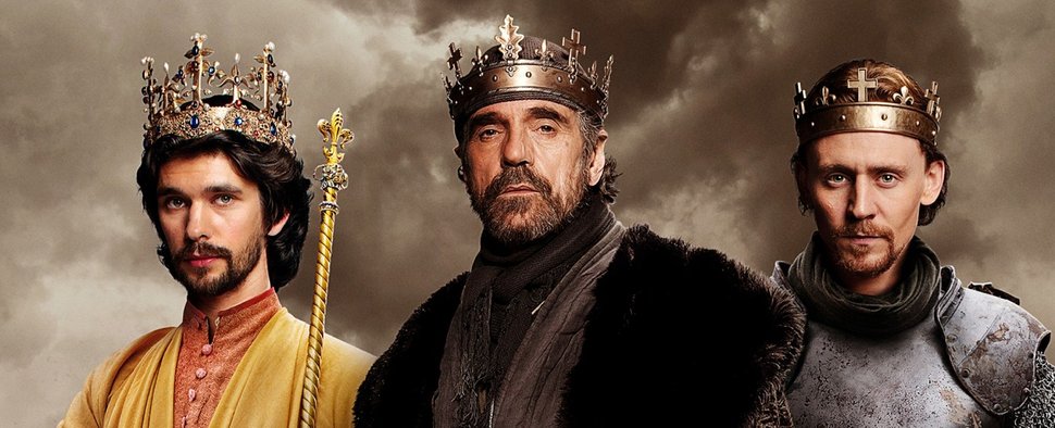 The Hollow Crown: (v.l.:) Ben Whishaw als König Richard II., Jeremy Irons als König Henry IV. und Tom Hiddleston als King Henry V. – Bild: MG RTL D / Neal Street & NBCUniversal