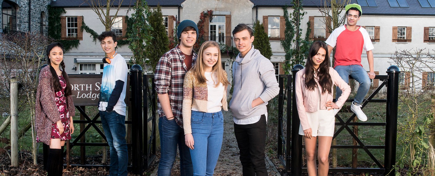 „The Lodge“: Disney zeigt britisches Jugend-Drama ab November – Neue Serie mit Musical-Elementen – Bild: Disney Channel