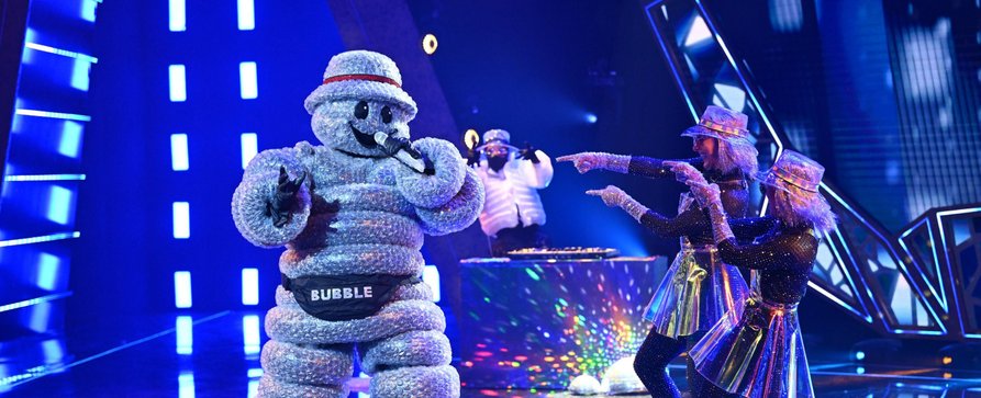 Quoten: „The Masked Singer“ kehrt mau, „XY gelöst“ erfolgreich zurück – „Wäldern“-Aufguss durchwachsen, „Das große Backen“ und „Inside Ferrero“ punkten – Bild: Joyn/​Willi Weber