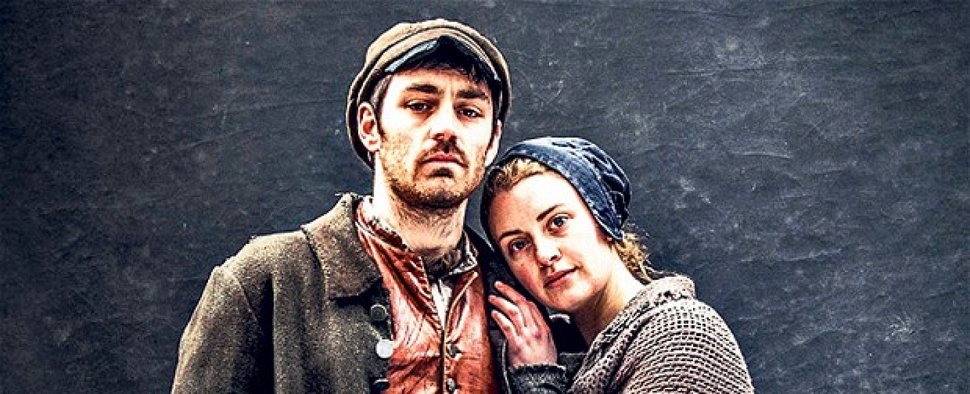 Matthew McNulty und Holly Lucas in „The Mill“ – Bild: Channel 4