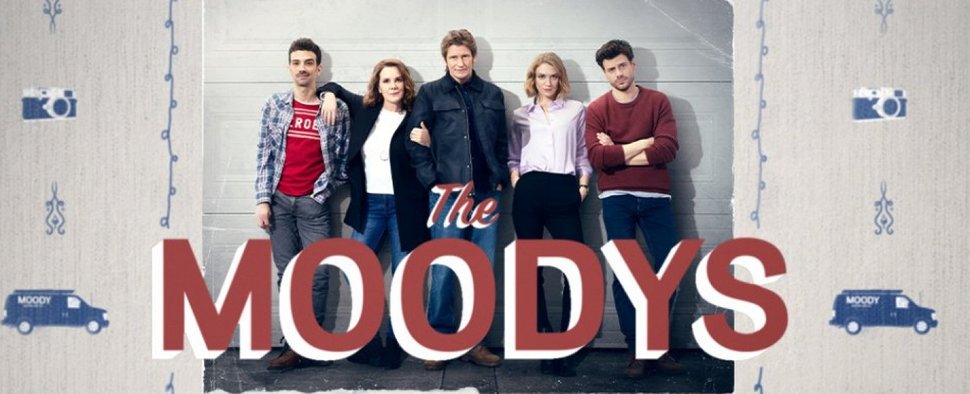 Verabschieden sich nach zwei Staffeln von „The Moodys“: (v. l.) Jay Baruchel, Elizabeth Perkins, Denis Leary, Chelsea Frei und François Arnaud – Bild: FOX