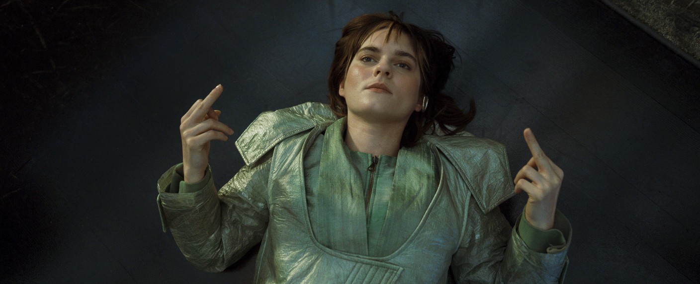 „The Stardust Hotel“: Romantic Comedyserie aus dem All für die ARD Mediathek – Vanessa Loibl erbt Grand Hotel im Orbit – Bild: SWR/​Christine Schroeder