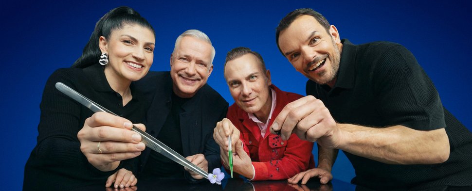 „The Taste“ in Staffel 15: (v. l.) Elif Oskan, Alexander Herrmann, Tim Raue und Steffen Henssler – Bild: Joyn/Marina Geckeler
