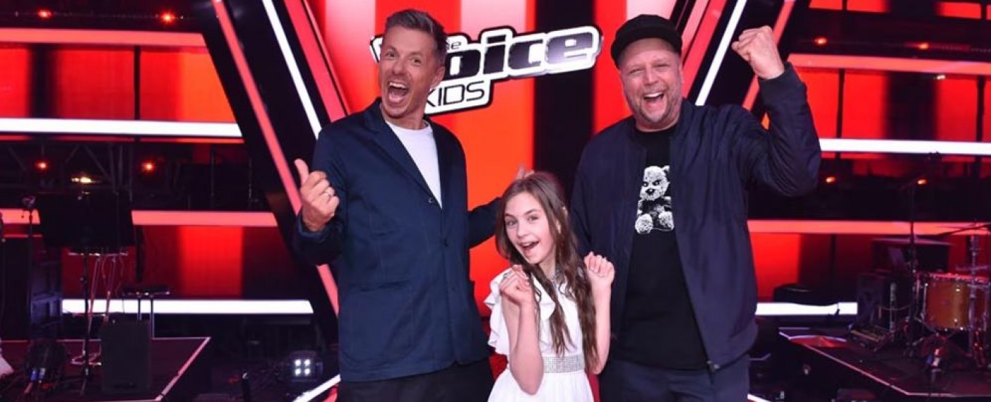 Quoten: „The Voice Kids“ endet solide, aber meilenweit hinter „Let’s Dance“ – „Zimmer mit Stall“ kommt nicht an ZDF-Krimis heran, Asterix macht Super RTL glücklich – Bild: Sat.1/​André Kowalski