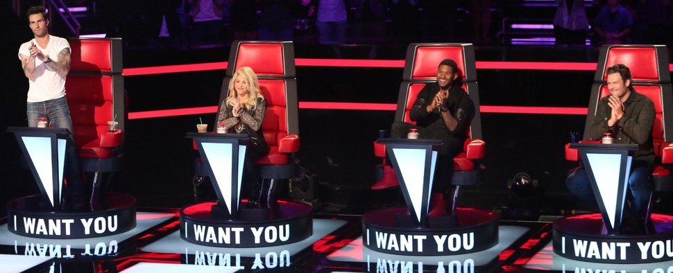 Die Coaches der aktuellen „Voice“-Staffel (v.l..): Adam Levine, Shakira, Usher und Blake Shelton – Bild: NBC
