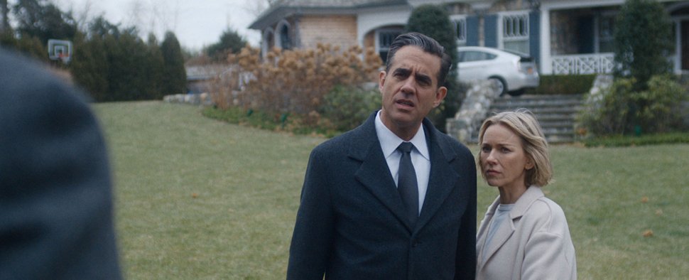 „The Watcher“ mit Bobby Cannavale und Naomi Watts (v. l.) – Bild: Netflix