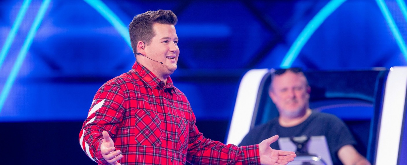 Quoten: „The Wheel“ und „Job Switch“ ohne Chance gegen starke Bundesliga-Relegation – ZDF-Thriller schlägt sich wacker, Kabel Eins punktet mit „Beverly Hills Cop“ – Bild: RTL/​Laura Oldenbroek