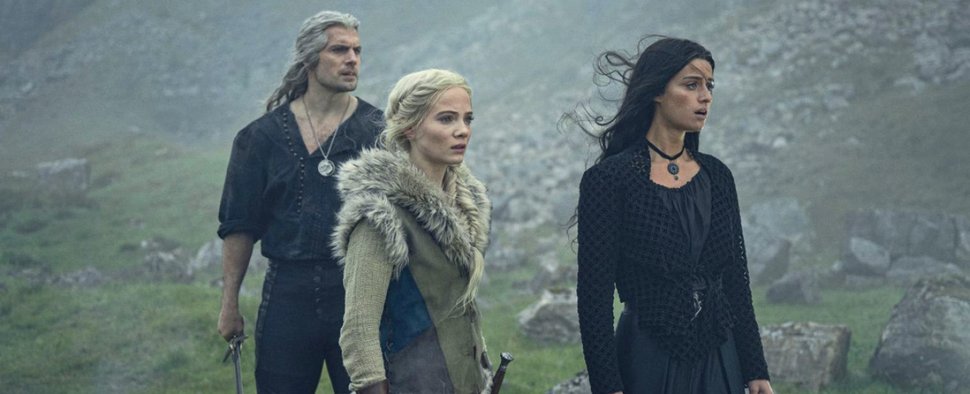 Die dritte Staffel von „The Witcher“ mit (v. l.) Henry Cavills Geralt, Ciri (Freya Allan) und Yennefer (Anya Chalotra) – Bild: Netflix