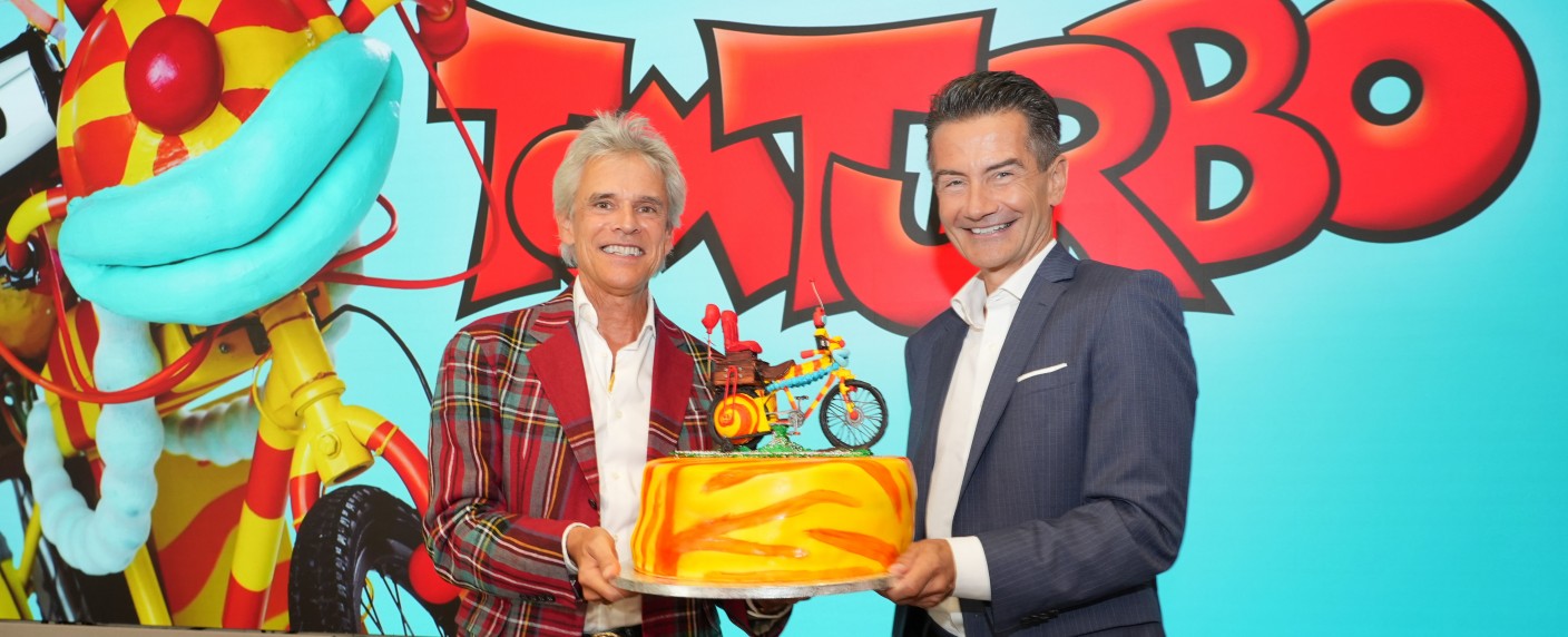 30 Jahre „Tom Turbo“ mit Thomas Brezina: ORF feiert Kinder-Krimireiheser – Sonderprogramm rund um langlebige Kindersendung – Bild: ORF/​Roman Zach-Kiesling