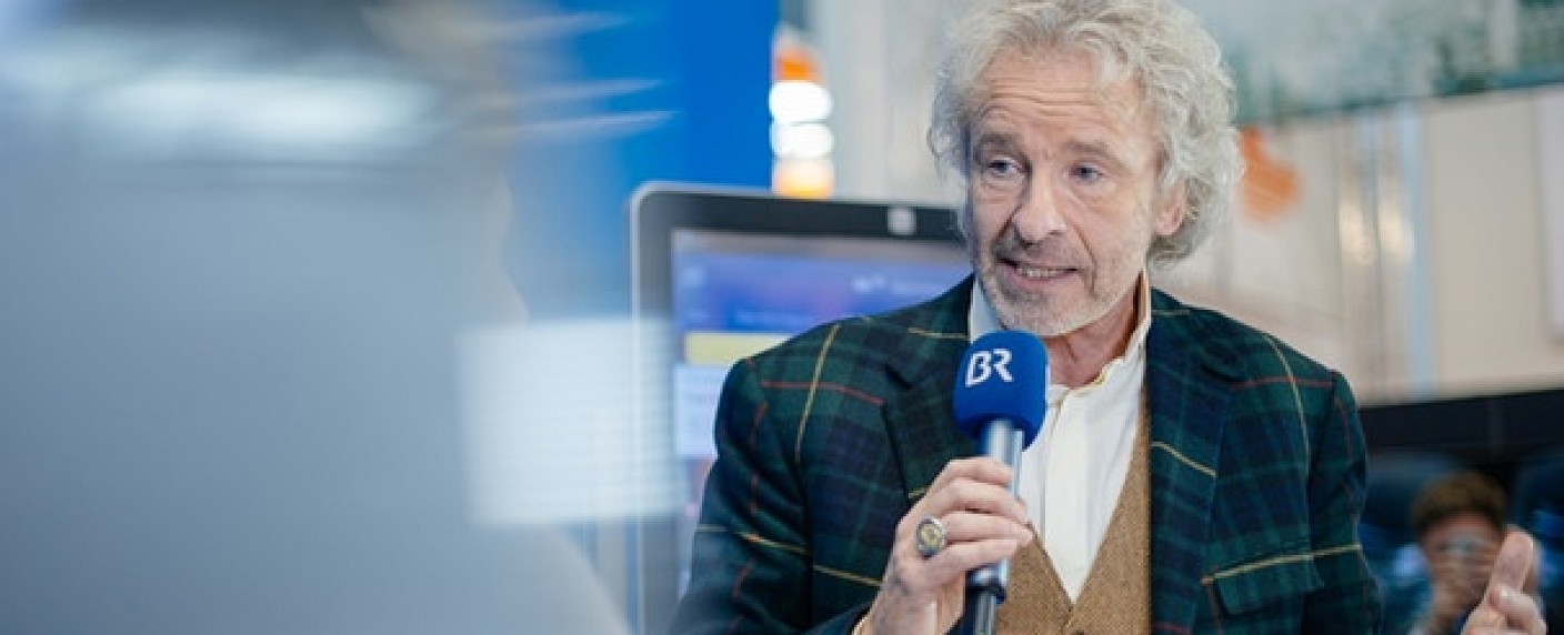 BR startet neue Literatursendung mit Thomas Gottschalk – „Gottschalk liest?“ – Ab 2019 viermal pro Jahr – Bild: BR/​Julia Müller