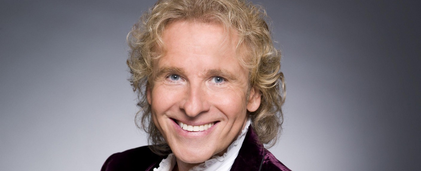 „Back to School“: Gottschalk hat TV-Termin für sein Klassentreffen – Tom Beck und Matthias Schweighöfer auf der Schulbank – Bild: RTL /​ Stephan Pick