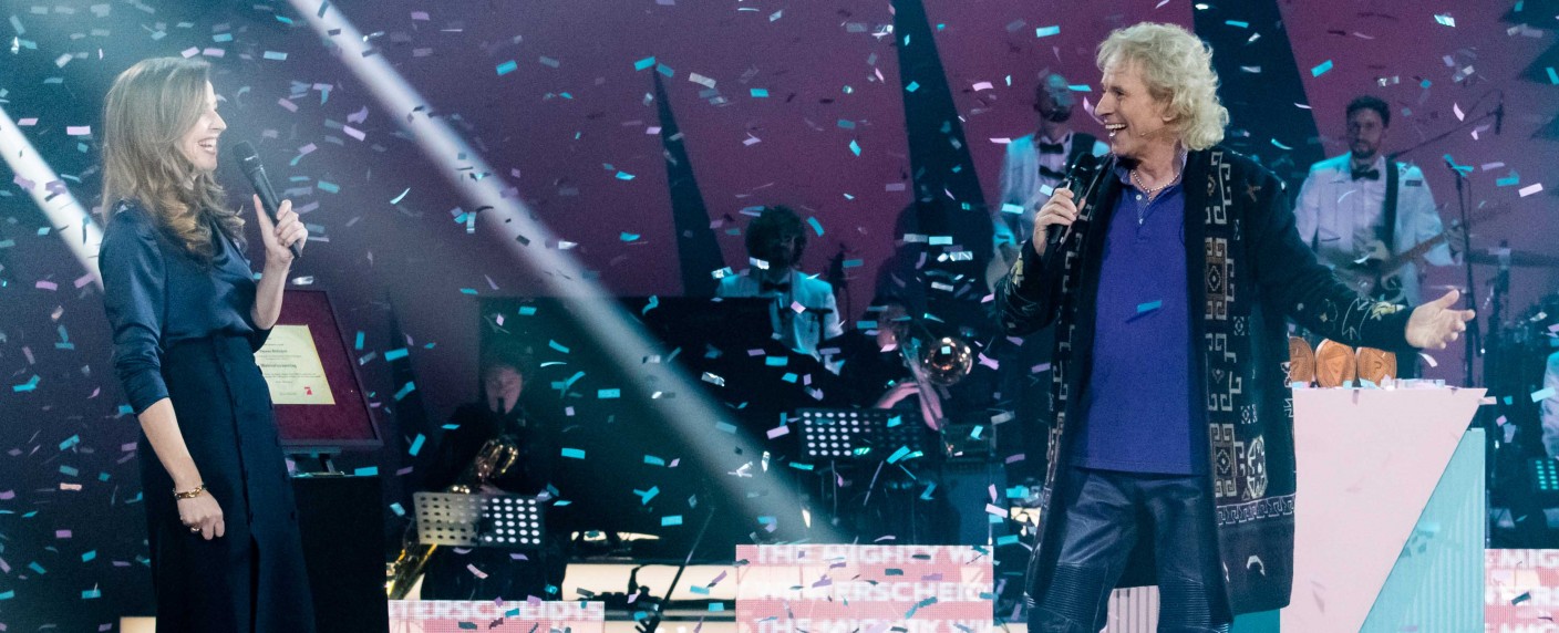 Gottschalk stiehlt Joko die Show und verrät: Joko & Klaas sollten „Wetten, dass..?“ übernehmen – Entertainer-Legende moderiert nächste Woche seine erste ProSieben-Show – Bild: ProSieben/​Claudius Pflug