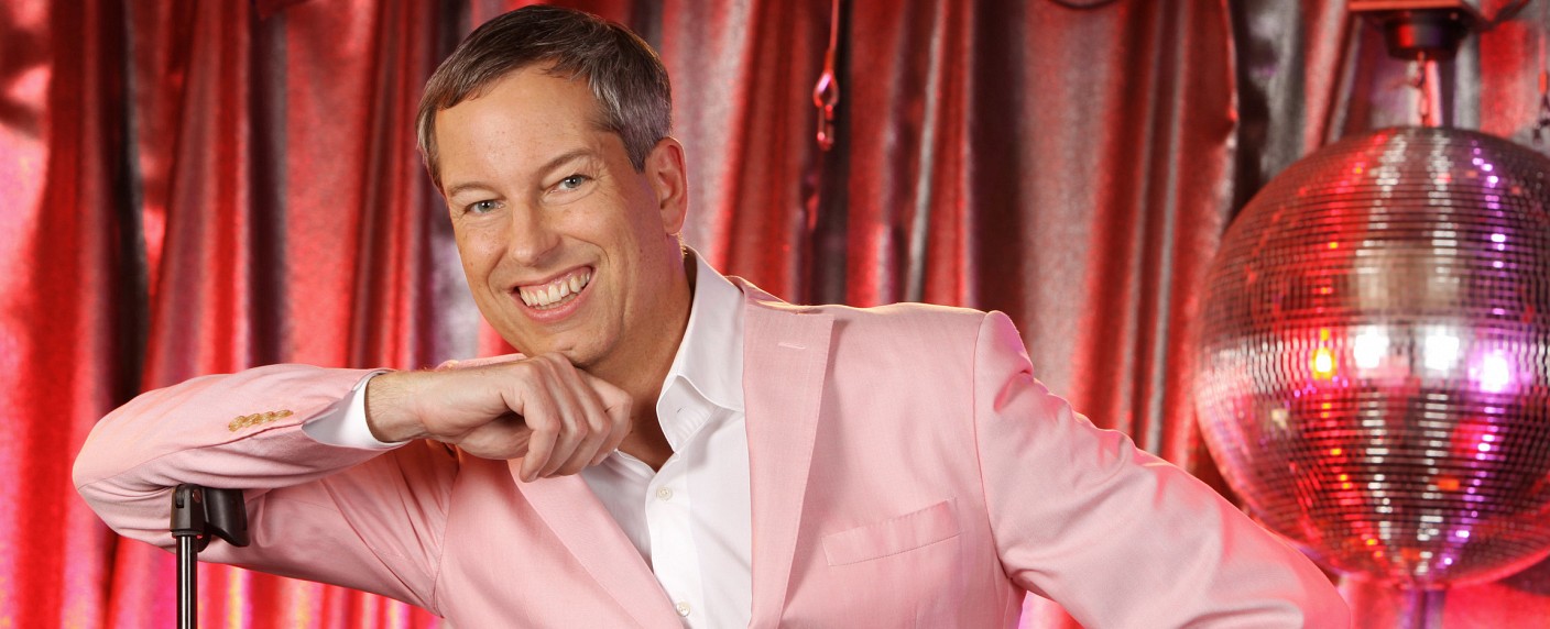 NDR zeigt Doku über Geschichte deutscher Stand-Up-Comedy – Hermanns, Mittermeier und Barth über „die Ochsentour zum Ruhm“ – Bild: NDR/​Marcus Krüger