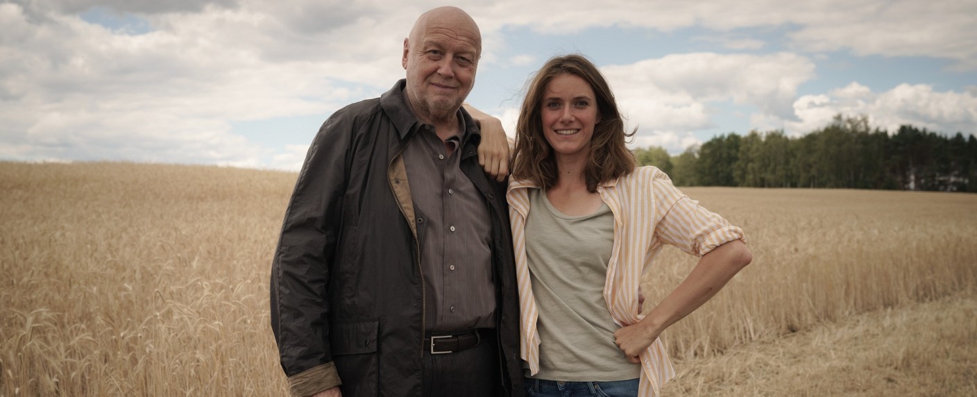 Bestselleradaption „Unterleuten“ läuft im März im ZDF – Dreiteiler um Kleinstadtgeheimnisse und Nachbarschaftskrieg – Bild: ZDF/​Stefan Erhard