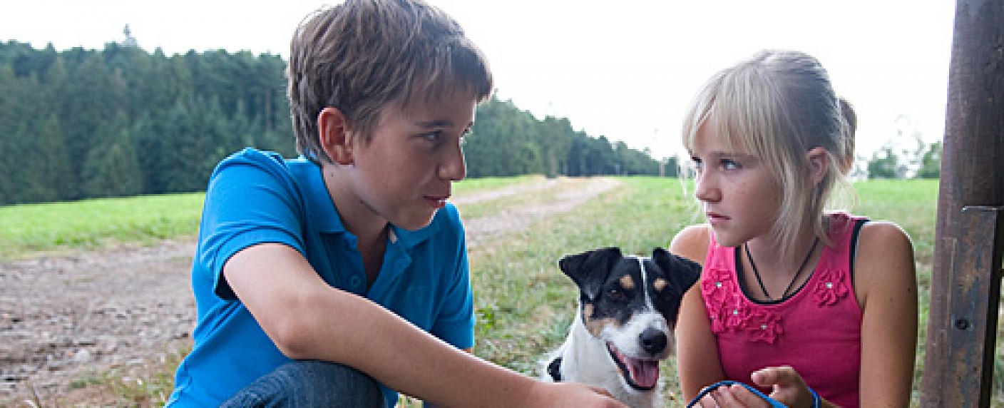ARD: „Tiere bis unters Dach“ gehen in vierte Staffel – Nelly muss zwischen Mutter und Freunden wählen – Bild: Das Erste /​ Polyphon Südwest