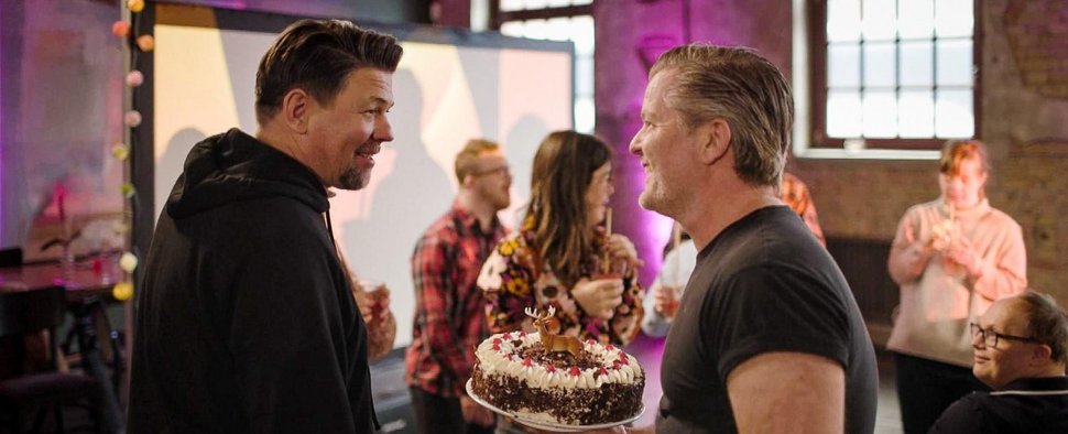 Tim Mälzer (l.) und André Dietz in „Herbstresidenz“ – Bild: RTL