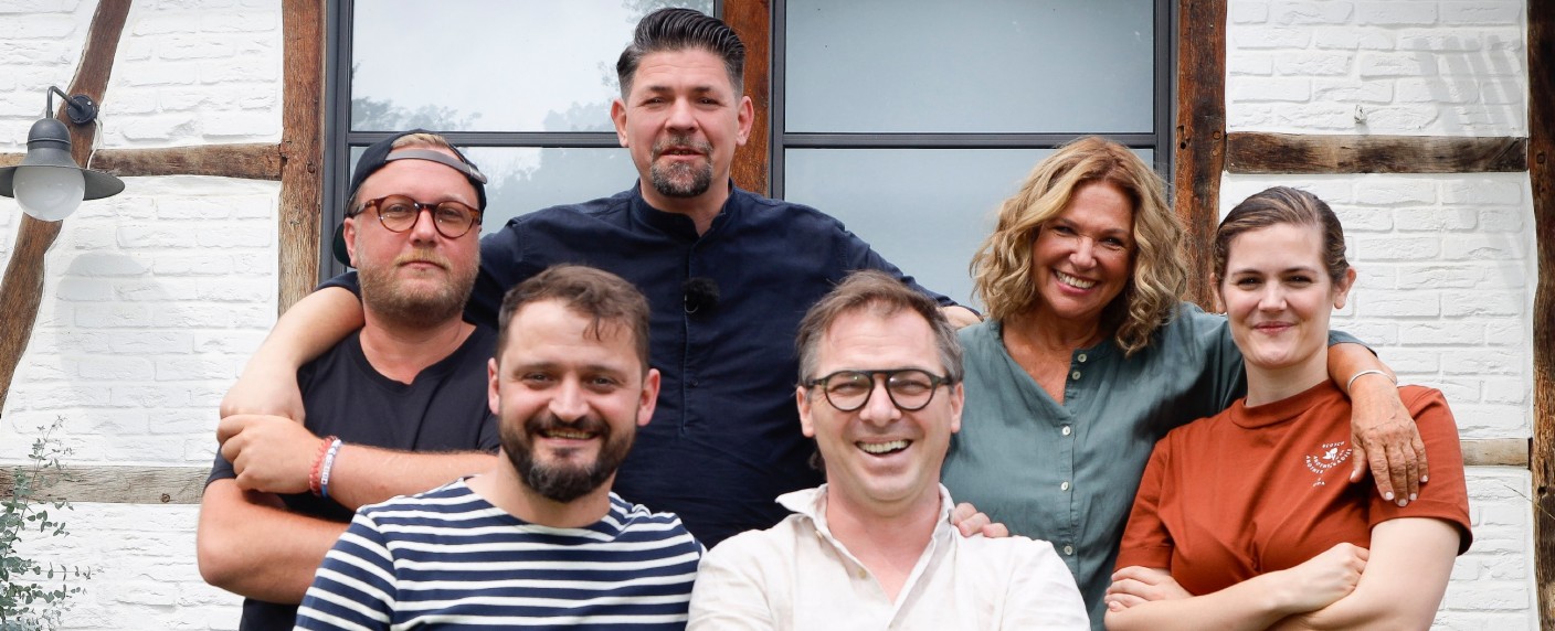 „Kitchen Impossible“: Vierstündiges Pandemie-Special angekündigt – Tim Mälzer und Co. berichten von Erlebnissen während der Corona-Krise – Bild: TVNOW /​ Dirk Borm