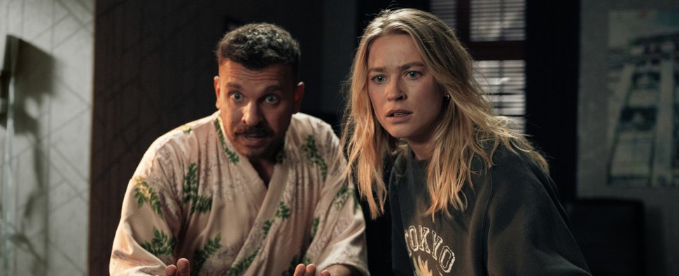 Haben Timo (Edin Hasanović) und seine Schwester Marlene (Jeanne Goursaud) noch alles im Griff? – Bild: Netflix/Anika Molnar