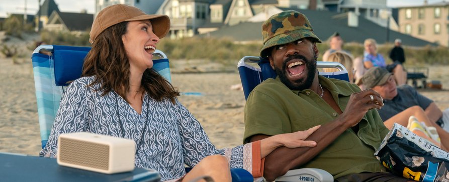 „The Four Seasons“: Starttermin und erste Szenenbilder zu Staffel 2 der Netflix-Dramedy enthüllt – Neue Urlaube dürften neue Turbulenzen in Freundesclique mit sich bringen – Bild: Netflix/Emily V. Aragones „The Four Seasons“: Starttermin und erste Szenenbilder zu Staffel 2 der Netflix-Dramedy enthüllt – Neue Urlaube dürften neue Turbulenzen in Freundesclique mit sich bringen – Bild: Netflix/Emily V. Aragones