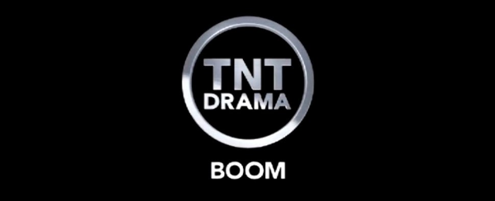 Bei TNT folgen auf Slogans auch Taten: „BOOM!“ – Bild: TNT