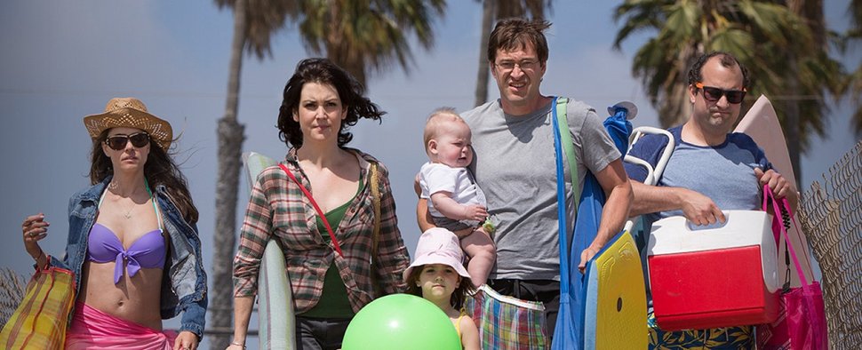 „Togetherness“: Amanda Peet, Melanie Lynskey, Mark Duplass und Steve Zissis – Bild: HBO