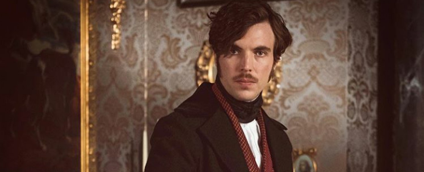 „A Discovery of Witches“: Tom Hughes („Victoria“) in Staffel zwei – Darsteller für historische Figur verpflichtet – Bild: ITV