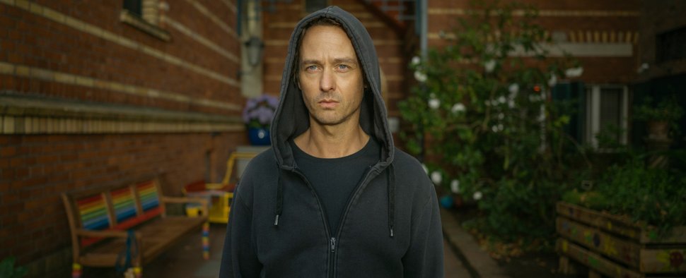 Tom Schilling als Björn Diemel in der neuen „Achtsam morden“-Runde – Bild: Netflix/Anika Molnar