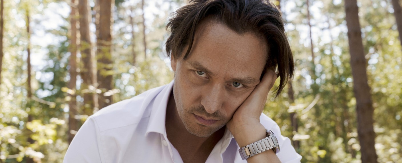 „Achtsam morden“: Netflix verfilmt Bestseller mit Tom Schilling – Drehstart für neue deutsche Eigenproduktion – Bild: Netflix/​Julia Terjung