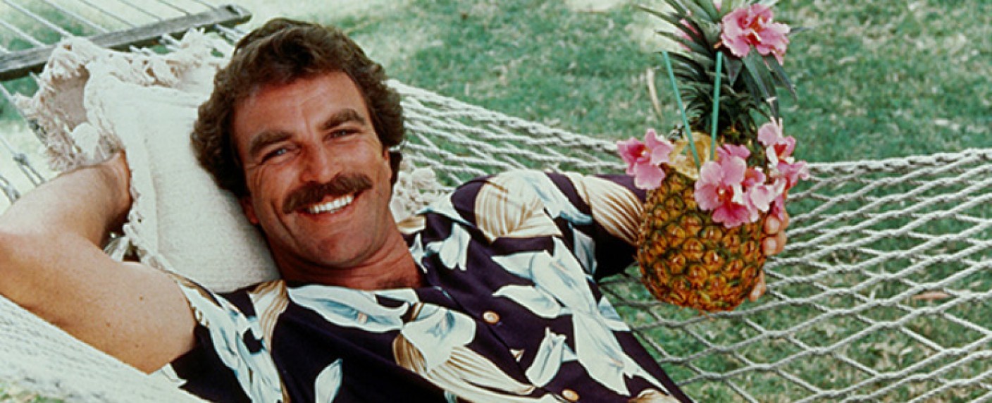 Einfach „Magnum“: Sat.1 nimmt 80er-Serie ins Programm – Original mit Tom Selleck gesellt sich zu „Baywatch“ – Bild: Universal Television