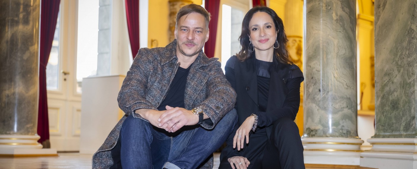 100 Jahre SemperOpernball: Stephanie Stumph („Der Alte“) und Tom Wlaschiha („Game of Thrones“) moderieren Jubiläum – Traditionelle Ballnacht in Dresden wird live im Fernsehen übertragen – Bild: IMAGO/​Sylvio Dittrich