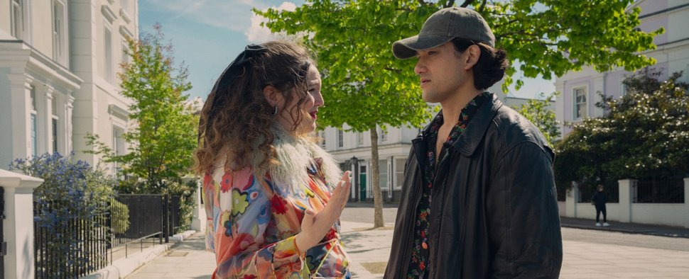 „Too Much“ mit Megan Stalter (l.) und Will Sharpe (r.) – Bild: Netflix