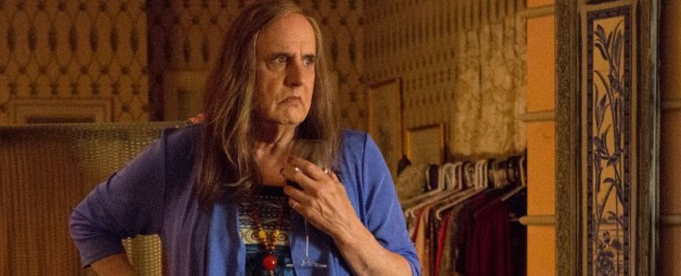 „Schrecklich, nichts anzuziehen im Schrank“, grübelt Jeffrey Tambor als Mort/​Moira in „Transparent“ – Bild: Amazon Studios