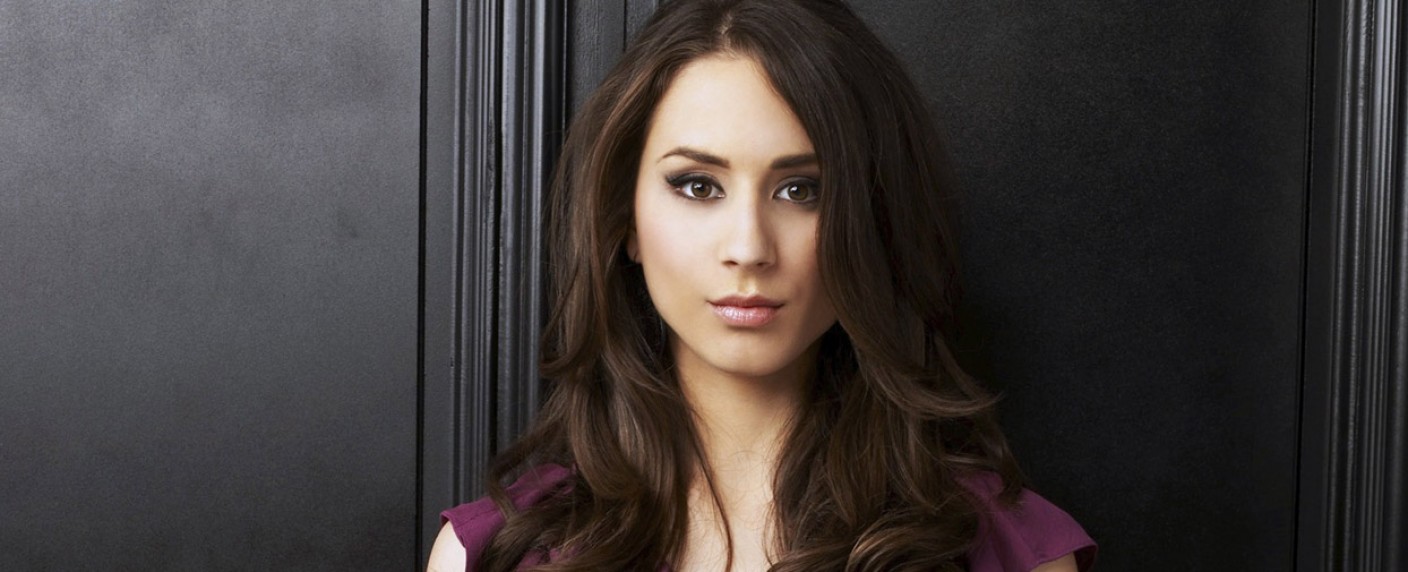 Troian Bellisario („Pretty Little Liars“) neben Ehemann in Zeitreisedrama „Plan B“ – Gattin von Patrick J. Adams („Suits“) in neuer Serie – Bild: Freeform