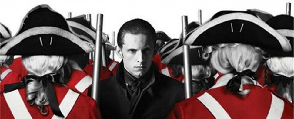 Jamie Bell (M.) in „Turn“ – Bild: AMC