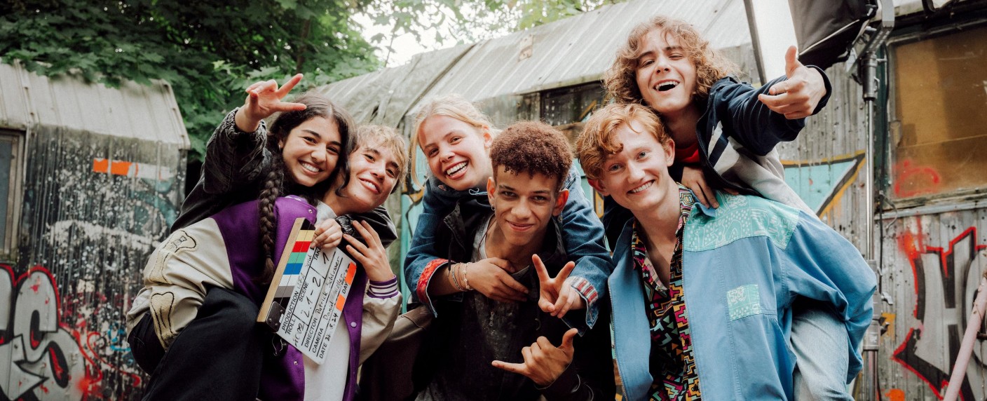 „GZSZ“-Überraschung: Spin-Off „Uferpark“ um Jugendclique angekündigt – In Berlin entstehen „Gute Zeiten, wilde Zeiten“ in einem Skaterpark – Bild: Super RTL/​UFA Serial Drama/​Sascha Hoecker