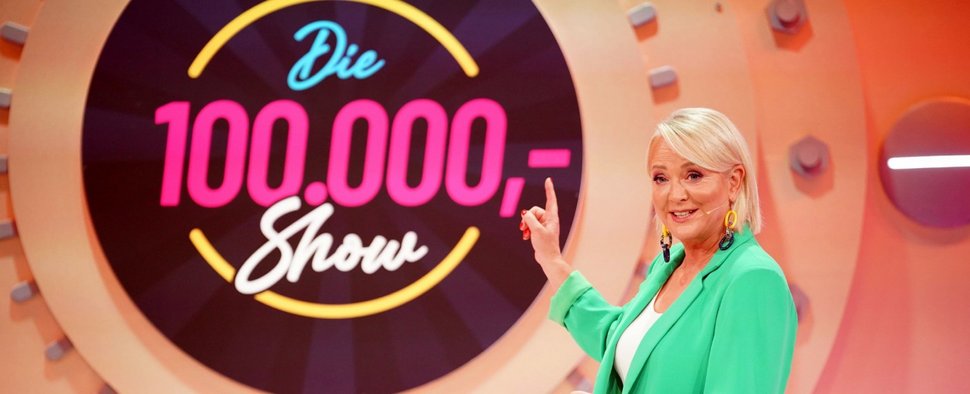 Ulla Kock am Brink moderiert „Die 100.000 Mark Show“ – Bild: RTL/Stefan Gregorowius