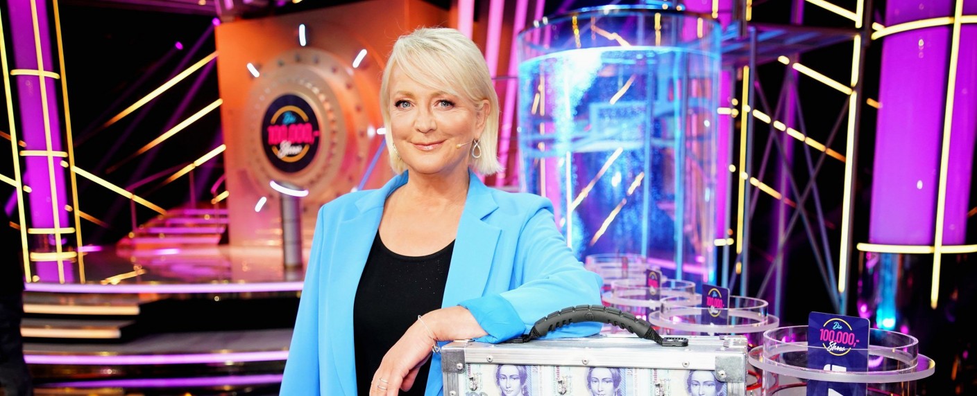 „Die 100.000 Mark Show“: RTL zeigt auch zweite Folge am Sonntag – Kult-Gameshow mit Ulla Kock am Brink muss gegen Kölner „Tatort“ ran – Bild: RTL/​Stefan Gregorowius