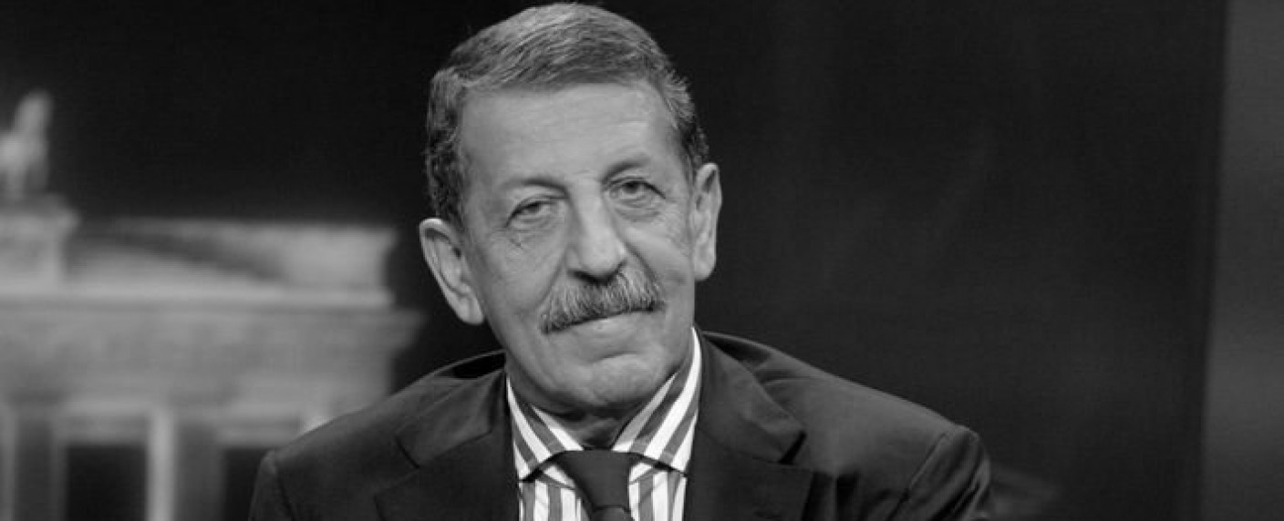 „Frontal“-Moderator und Journalist Ulrich Kienzle ist gestorben – Nahost-Experte wurde 83 Jahre alt – Bild: ZDF/​Svea Pietschmann