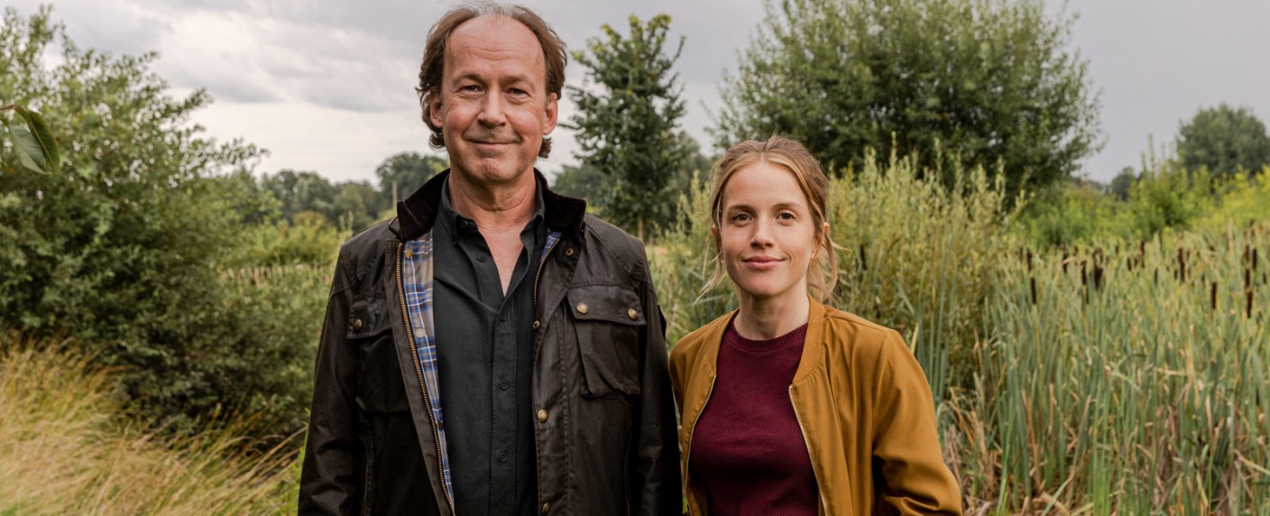 „Wendland“: Neuer ZDF-Krimi mit Ulrich Noethen erhält Starttermin – Samstagskrimi auch mit Dominic Raacke und Paula Kalenberg – Bild: ZDF/​Maor Waisburd