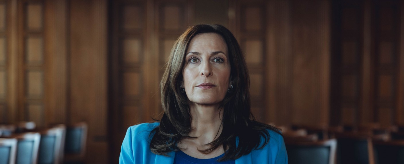 „GZSZ“ feiert Jubiläum der Superlative: Katrin steht in der 8000. Folge vor Gericht – Mord-Intrige gegen Carlos findet ihren Höhepunkt – Bild: RTL/​Anna Riedel