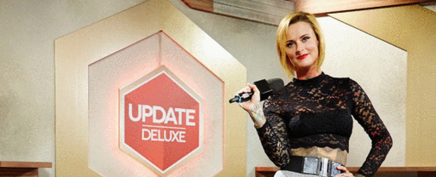 Deluxe Music startet erste moderierte Sendung mit Jennifer Weist – Jennifer-Rostock-Frontfrau präsentiert „Update Deluxe“ – Bild: Deluxe Music