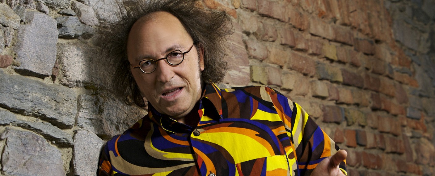 „Tilt!“: ZDF zeigt wieder Urban Priols Jahresrückblick – Gernot Hassknechts Bühnenshow ebenfalls im Programm – Bild: ZDF/​Kerstin Bänsch