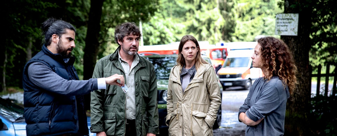 Quoten: ZDF triumphiert mit „Taunuskrimi“, „Gefragt – Gejagt“ funktioniert am späteren Abend bedingt – kabel eins punktet mit „Rosins Restaurants“, VOX mit „Die wunderbare Welt der Kinder“ erst spät – Bild: ZDF/​Sophie Schüler