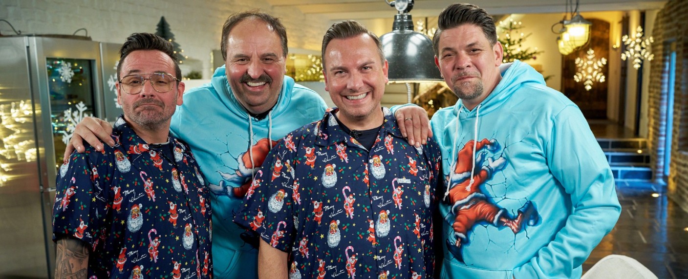 „Kitchen Impossible“: Tim Mälzer lädt wieder zur „Weihnachts-Edition“ – Johann Lafer feiert Einstand im kulinarischen Wettkampf – Bild: RTL/​Guido Engels