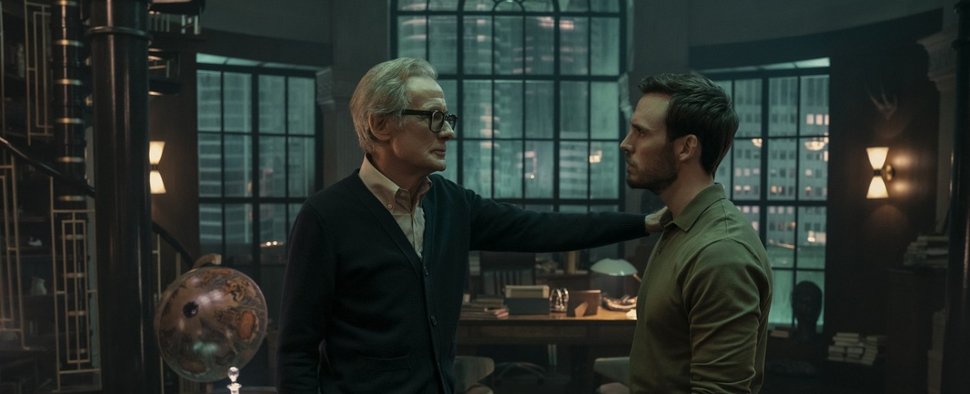 Vater und Sohn in „Lazarus“: Bill Nighy (l.) mit Sam Claflin – Bild: Amazon/Ben Blackall
