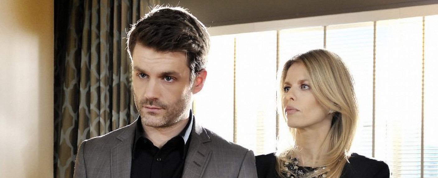 Notoperation! „Verbotene Liebe“-Paar landet in der Sachsenklinik – Miriam Lahnstein und Sebastian Schlemmer bei „In aller Freundschaft“ – Bild: ARD/​Anja Glitsch