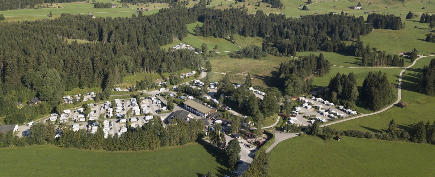 Das Erste ist bald auch „Verrückt nach Camping“ – Neue Dokureihe im Nachmittagsprogramm – Bild: timeline Film & TV