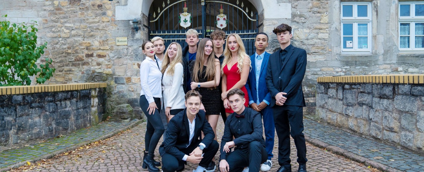 „Villa der Liebe“: TVNOW sichert sich „365 Tage Parodie“ – Serie mit YouTube-Stars Jonas Ems und Jonas Wuttke – Bild: TVNOW/​moonvibe GmbH
