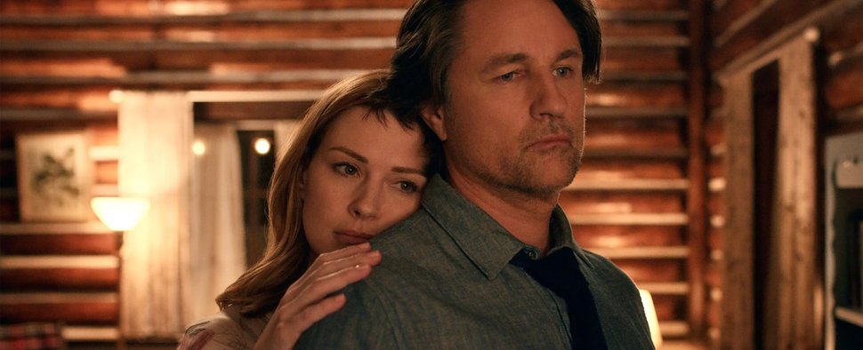 „Virgin River“ mit Alexandra Breckenridge (l.) und Martin Henderson (r.) – Bild: Netflix